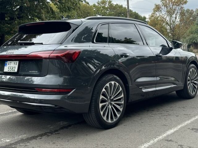 Ауді E-Tron 2020 у Івано-Франківську на Automoto.ua Сірий Ауді E-Tron, об'ємом двигуна 0 л та пробігом 68 тис. км за 31000 $, фото 3 на Automoto.ua