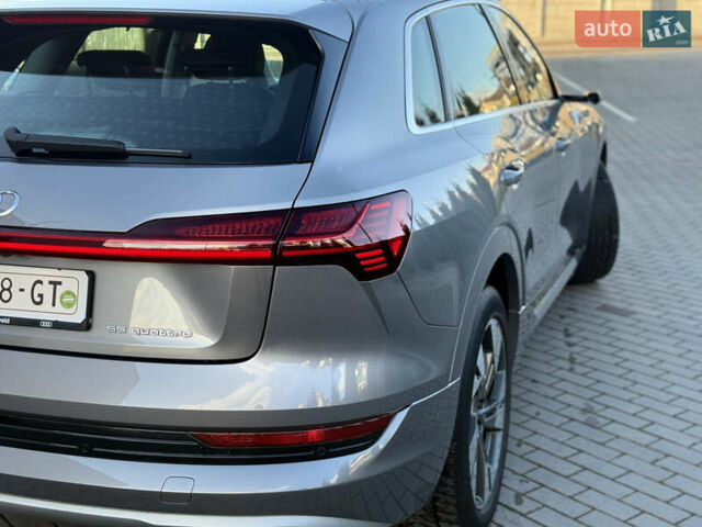 Серый Ауди E-Tron, объемом двигателя 0 л и пробегом 121 тыс. км за 27699 $, фото 16 на Automoto.ua