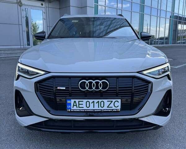 Ауді E-Tron 2020 у Дніпро (Дніпропетровську) на Automoto.ua Сірий Ауді E-Tron, об'ємом двигуна 0 л та пробігом 94 тис. км за 36800 $, фото 1 на Automoto.ua