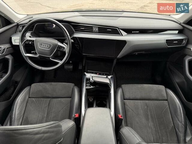 Сірий Ауді E-Tron, об'ємом двигуна 0 л та пробігом 50 тис. км за 33900 $, фото 9 на Automoto.ua
