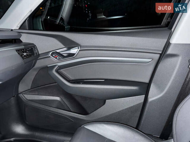 Серый Ауди E-Tron, объемом двигателя 0 л и пробегом 108 тыс. км за 22900 $, фото 82 на Automoto.ua