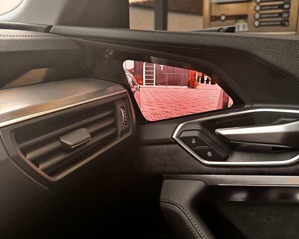 Серый Ауди E-Tron, объемом двигателя 0 л и пробегом 90 тыс. км за 37000 $, фото 5 на Automoto.ua