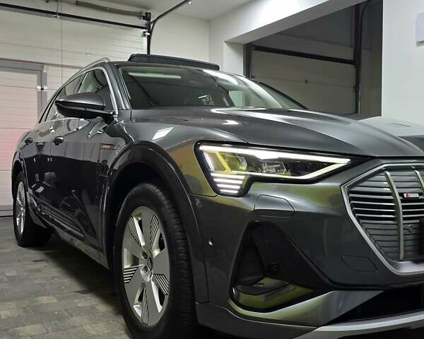 Серый Ауди E-Tron, объемом двигателя 0 л и пробегом 99 тыс. км за 31990 $, фото 45 на Automoto.ua
