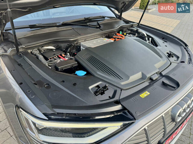 Сірий Ауді E-Tron, об'ємом двигуна 0 л та пробігом 143 тис. км за 27900 $, фото 64 на Automoto.ua