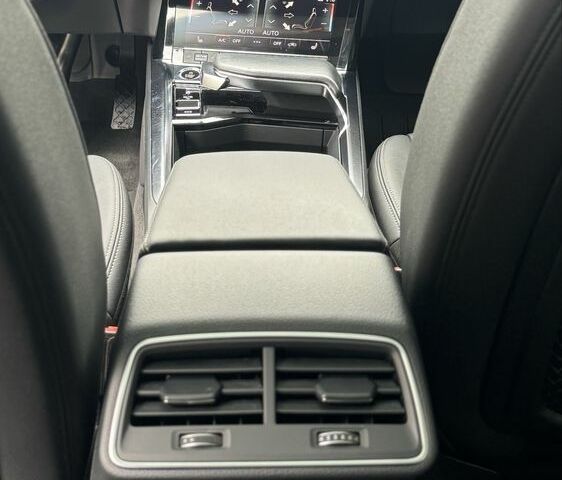 Ауді E-Tron 2020 у Івано-Франківську на Automoto.ua Сірий Ауді E-Tron, об'ємом двигуна 0 л та пробігом 68 тис. км за 31000 $, фото 14 на Automoto.ua