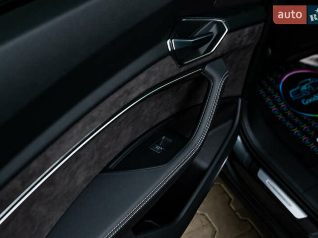 Сірий Ауді E-Tron, об'ємом двигуна 0 л та пробігом 82 тис. км за 39888 $, фото 76 на Automoto.ua