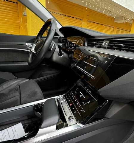 Серый Ауди E-Tron, объемом двигателя 0 л и пробегом 49 тыс. км за 29999 $, фото 9 на Automoto.ua