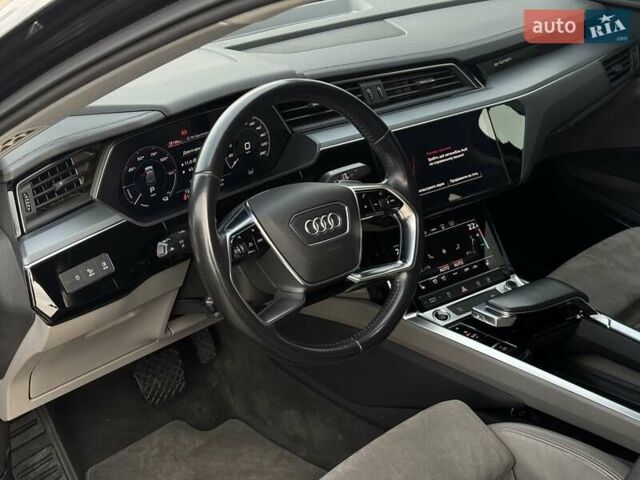 Серый Ауди E-Tron, объемом двигателя 0 л и пробегом 74 тыс. км за 30500 $, фото 18 на Automoto.ua