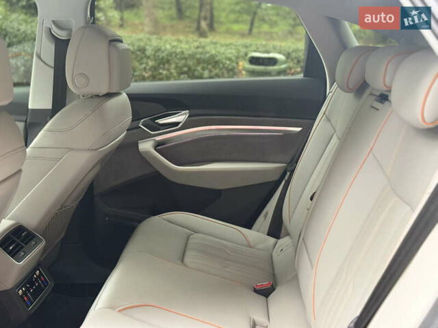 Ауди E-Tron 2020 в Киеве на Automoto.ua Серый Ауди E-Tron, объемом двигателя 0 л и пробегом 71 тыс. км за 35300 $, фото 13 на Automoto.ua