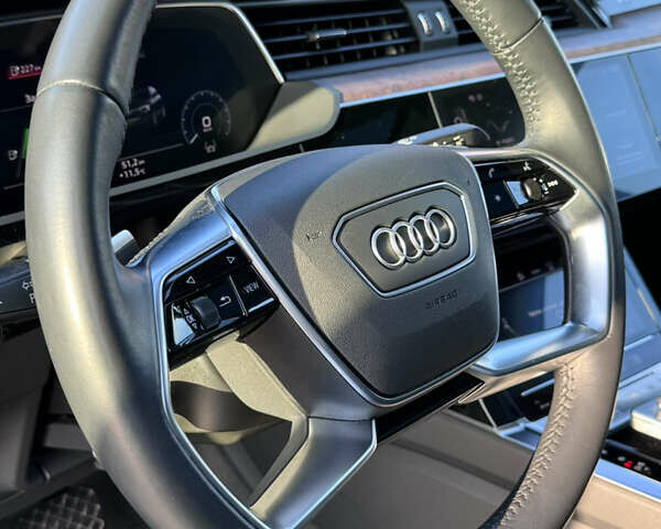 Серый Ауди E-Tron, объемом двигателя 0 л и пробегом 53 тыс. км за 40900 $, фото 19 на Automoto.ua
