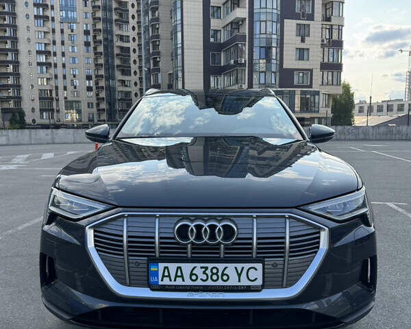 Серый Ауди E-Tron, объемом двигателя 0 л и пробегом 65 тыс. км за 25900 $, фото 11 на Automoto.ua