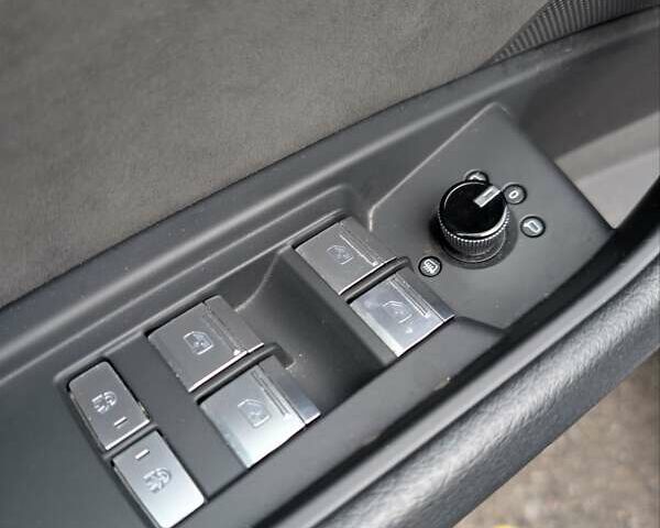 Серый Ауди E-Tron, объемом двигателя 0 л и пробегом 82 тыс. км за 32500 $, фото 21 на Automoto.ua