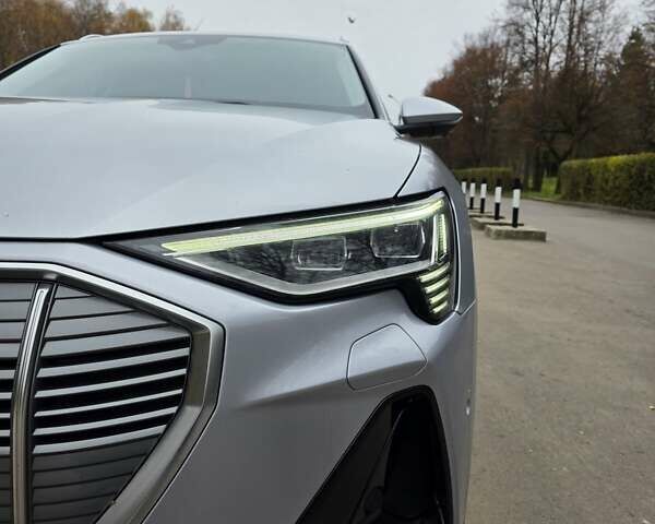 Серый Ауди E-Tron, объемом двигателя 0 л и пробегом 90 тыс. км за 36500 $, фото 7 на Automoto.ua
