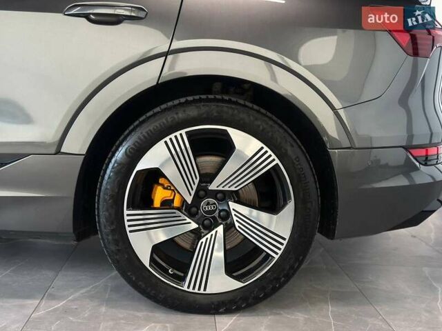 Серый Ауди E-Tron, объемом двигателя 0 л и пробегом 53 тыс. км за 37900 $, фото 9 на Automoto.ua