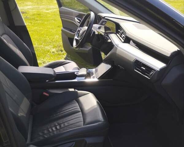 Серый Ауди E-Tron, объемом двигателя 0 л и пробегом 77 тыс. км за 33100 $, фото 9 на Automoto.ua