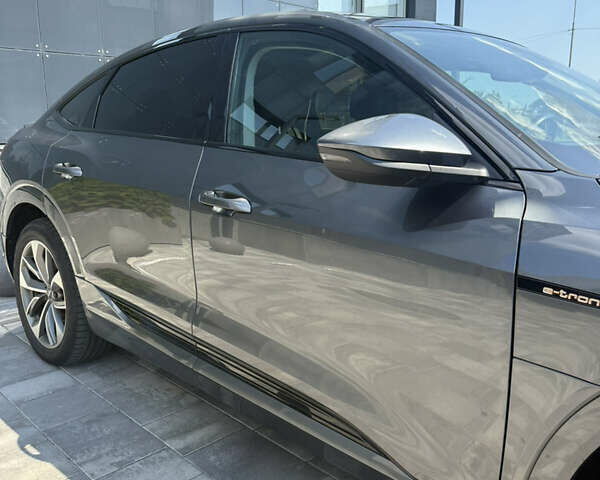 Ауді E-Tron 2020 у Києві на Automoto.ua Сірий Ауді E-Tron, об'ємом двигуна 0 л та пробігом 53 тис. км за 33900 $, фото 11 на Automoto.ua