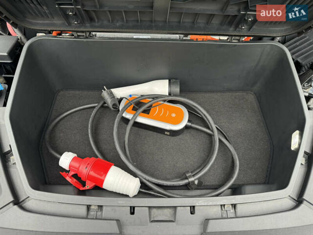 Серый Ауди E-Tron, объемом двигателя 0 л и пробегом 150 тыс. км за 23800 $, фото 61 на Automoto.ua