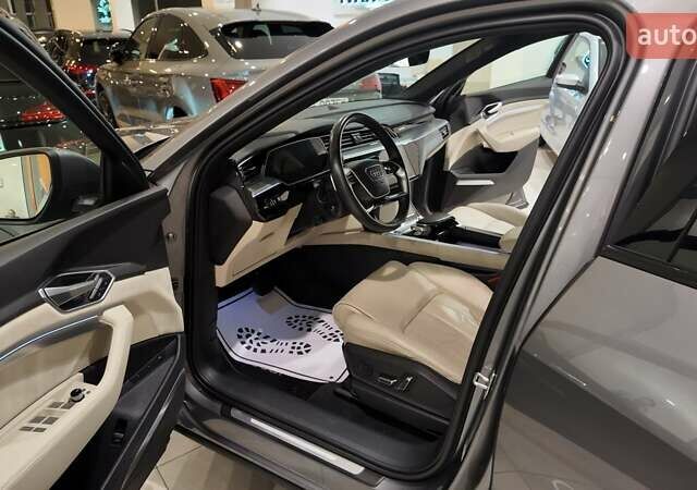 Серый Ауди E-Tron, объемом двигателя 0 л и пробегом 144 тыс. км за 29700 $, фото 1 на Automoto.ua