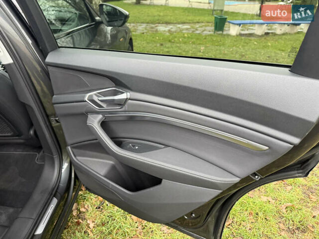 Сірий Ауді E-Tron, об'ємом двигуна 0 л та пробігом 53 тис. км за 34000 $, фото 29 на Automoto.ua