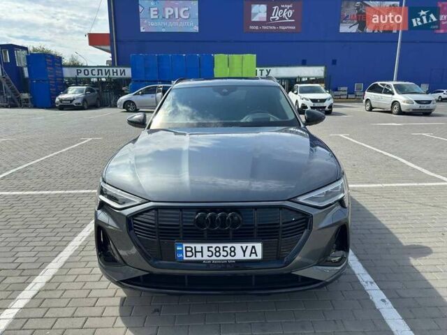 Серый Ауди E-Tron, объемом двигателя 0 л и пробегом 119 тыс. км за 33500 $, фото 7 на Automoto.ua
