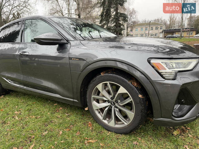 Сірий Ауді E-Tron, об'ємом двигуна 0 л та пробігом 53 тис. км за 34000 $, фото 6 на Automoto.ua