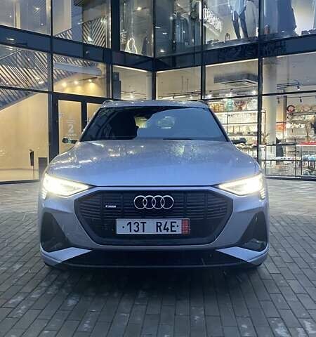 Серый Ауди E-Tron, объемом двигателя 0 л и пробегом 93 тыс. км за 39500 $, фото 5 на Automoto.ua