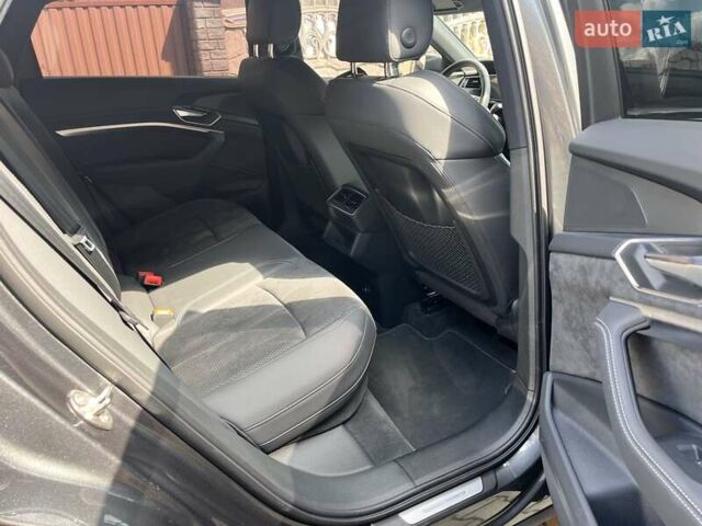 Серый Ауди E-Tron, объемом двигателя 0 л и пробегом 54 тыс. км за 35000 $, фото 29 на Automoto.ua