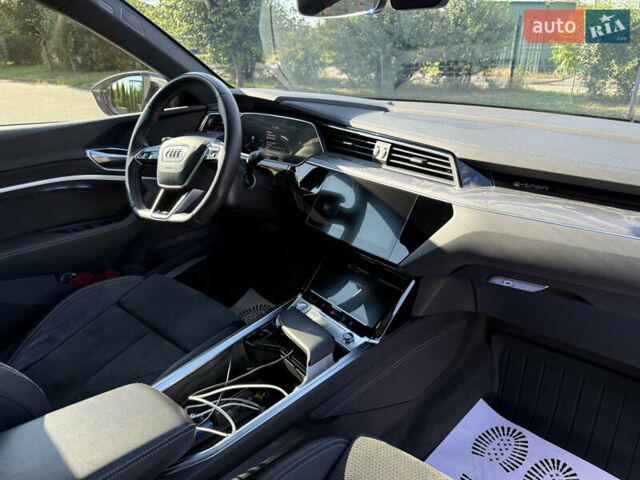 Сірий Ауді E-Tron, об'ємом двигуна 0 л та пробігом 65 тис. км за 39990 $, фото 24 на Automoto.ua