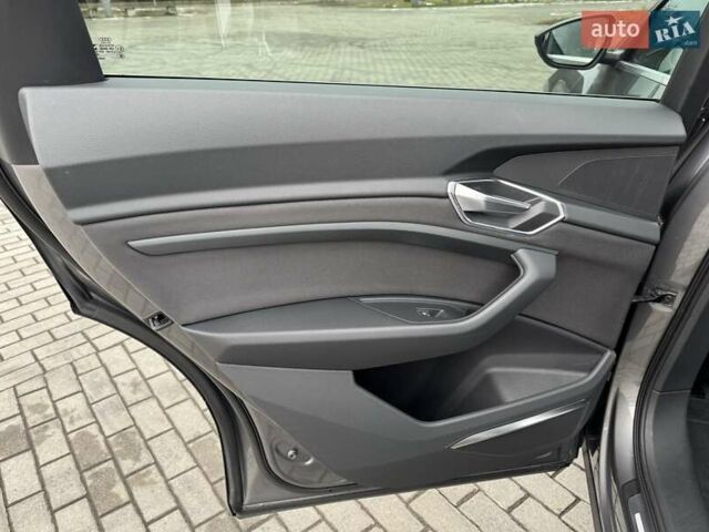 Серый Ауди E-Tron, объемом двигателя 0 л и пробегом 109 тыс. км за 30900 $, фото 22 на Automoto.ua
