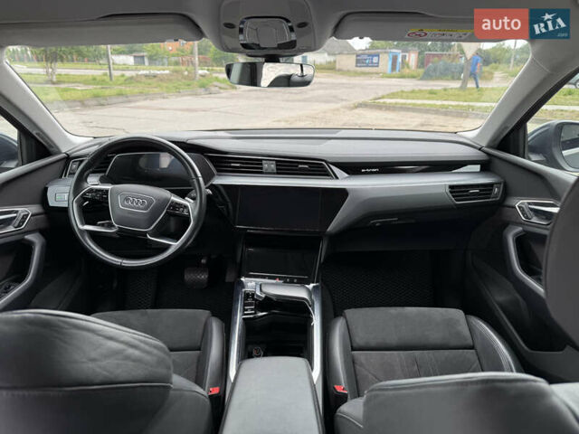 Сірий Ауді E-Tron, об'ємом двигуна 0 л та пробігом 50 тис. км за 33900 $, фото 11 на Automoto.ua