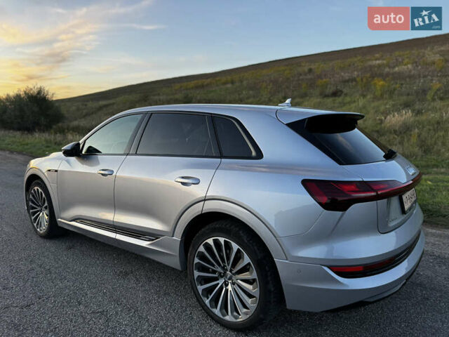 Серый Ауди E-Tron, объемом двигателя 0 л и пробегом 108 тыс. км за 29000 $, фото 18 на Automoto.ua