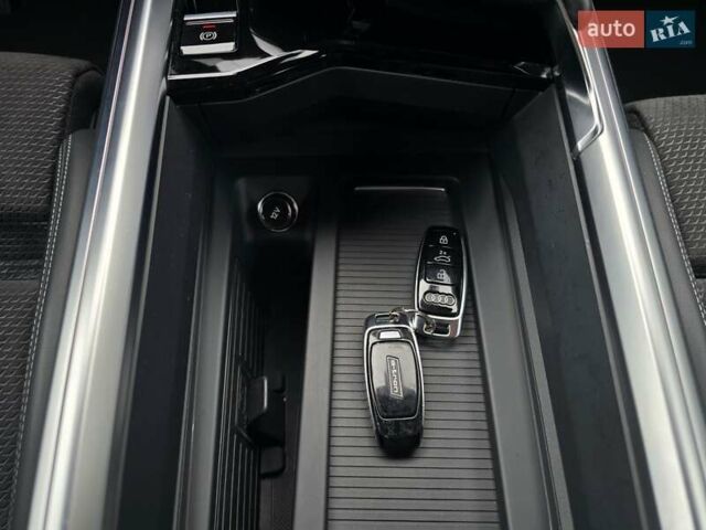 Серый Ауди E-Tron, объемом двигателя 0 л и пробегом 71 тыс. км за 33999 $, фото 83 на Automoto.ua