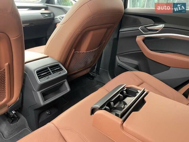 Серый Ауди E-Tron, объемом двигателя 0 л и пробегом 58 тыс. км за 37000 $, фото 84 на Automoto.ua