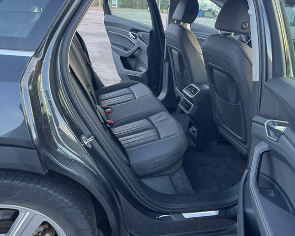 Сірий Ауді E-Tron, об'ємом двигуна 0 л та пробігом 169 тис. км за 26250 $, фото 27 на Automoto.ua
