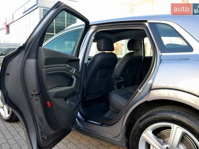 Серый Ауди E-Tron, объемом двигателя 0 л и пробегом 125 тыс. км за 23800 $, фото 176 на Automoto.ua