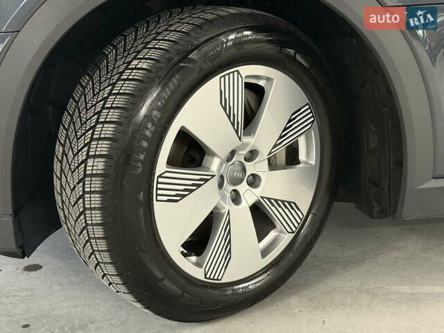 Серый Ауди E-Tron, объемом двигателя 0 л и пробегом 207 тыс. км за 20000 $, фото 6 на Automoto.ua
