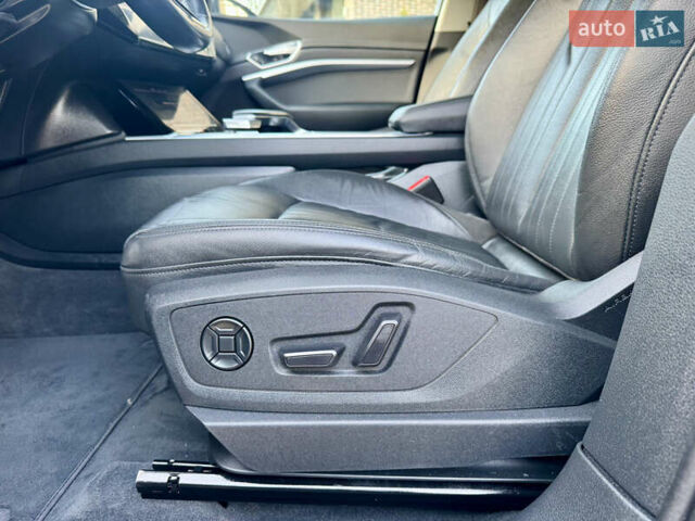 Сірий Ауді E-Tron, об'ємом двигуна 0 л та пробігом 143 тис. км за 27900 $, фото 34 на Automoto.ua
