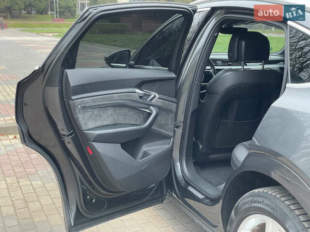 Серый Ауди E-Tron, объемом двигателя 0 л и пробегом 90 тыс. км за 34490 $, фото 14 на Automoto.ua