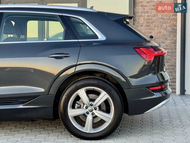 Серый Ауди E-Tron, объемом двигателя 0 л и пробегом 97 тыс. км за 21900 $, фото 34 на Automoto.ua