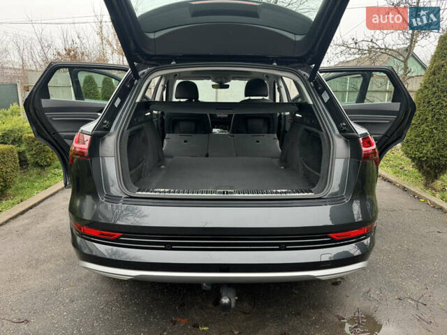 Серый Ауди E-Tron, объемом двигателя 0 л и пробегом 150 тыс. км за 23800 $, фото 51 на Automoto.ua