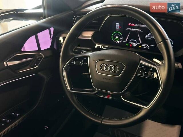 Серый Ауди E-Tron, объемом двигателя 0 л и пробегом 53 тыс. км за 37900 $, фото 43 на Automoto.ua