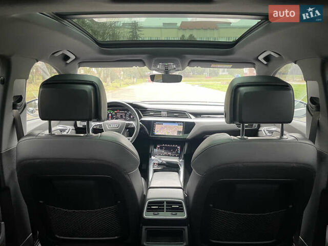 Серый Ауди E-Tron, объемом двигателя 0 л и пробегом 90 тыс. км за 34490 $, фото 33 на Automoto.ua