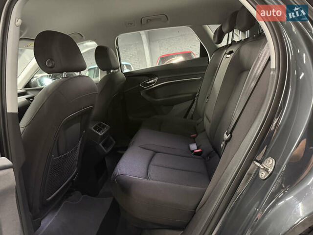 Серый Ауди E-Tron, объемом двигателя 0 л и пробегом 207 тыс. км за 20000 $, фото 41 на Automoto.ua