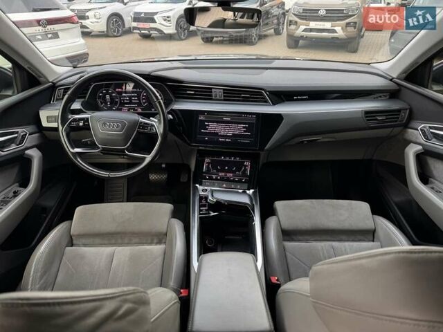 Серый Ауди E-Tron, объемом двигателя 0 л и пробегом 74 тыс. км за 30500 $, фото 23 на Automoto.ua