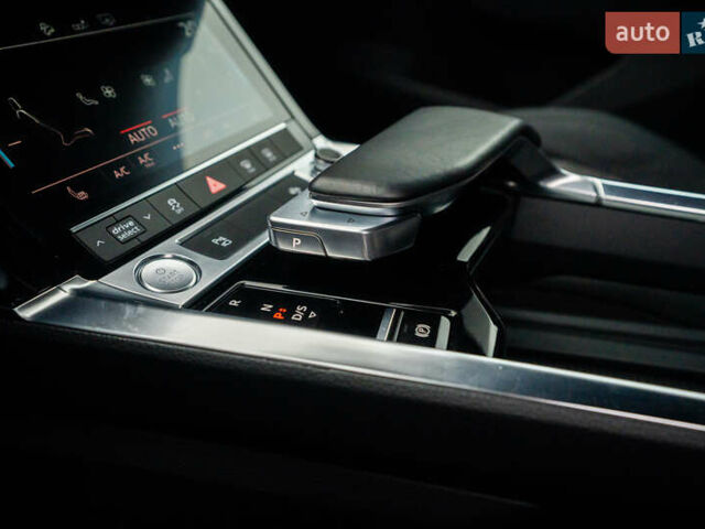Сірий Ауді E-Tron, об'ємом двигуна 0 л та пробігом 154 тис. км за 25900 $, фото 69 на Automoto.ua