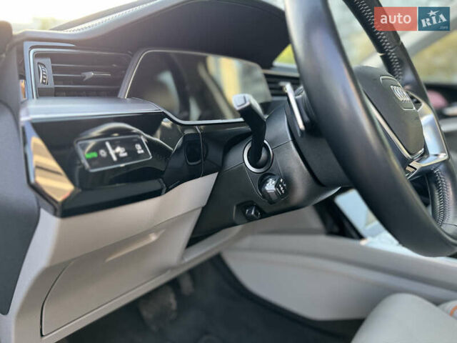 Серый Ауди E-Tron, объемом двигателя 0 л и пробегом 65 тыс. км за 35500 $, фото 16 на Automoto.ua