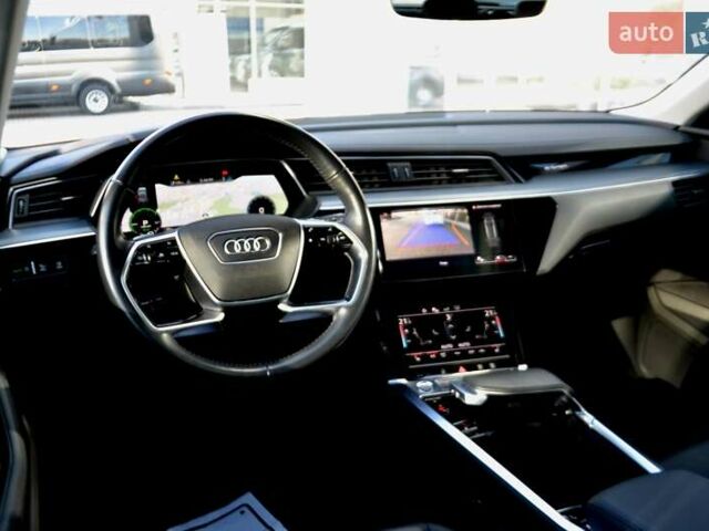 Серый Ауди E-Tron, объемом двигателя 0 л и пробегом 125 тыс. км за 23800 $, фото 118 на Automoto.ua