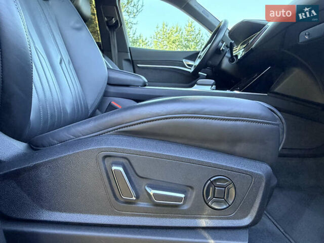 Серый Ауди E-Tron, объемом двигателя 0 л и пробегом 117 тыс. км за 28990 $, фото 21 на Automoto.ua