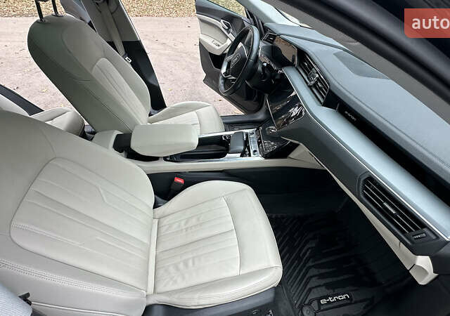 Сірий Ауді E-Tron, об'ємом двигуна 0 л та пробігом 83 тис. км за 29700 $, фото 16 на Automoto.ua