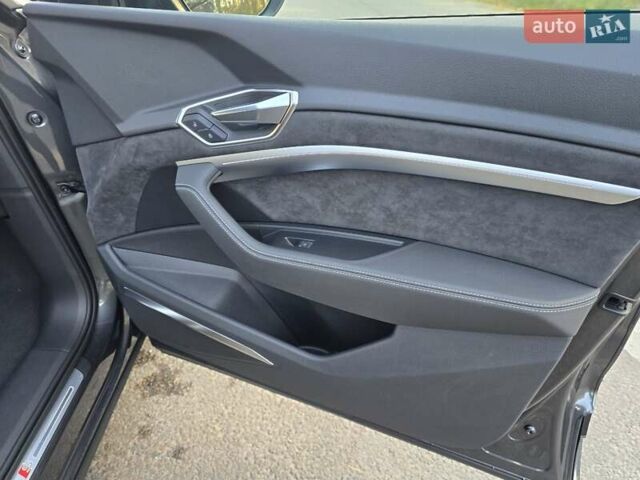 Сірий Ауді E-Tron, об'ємом двигуна 0 л та пробігом 67 тис. км за 37999 $, фото 64 на Automoto.ua